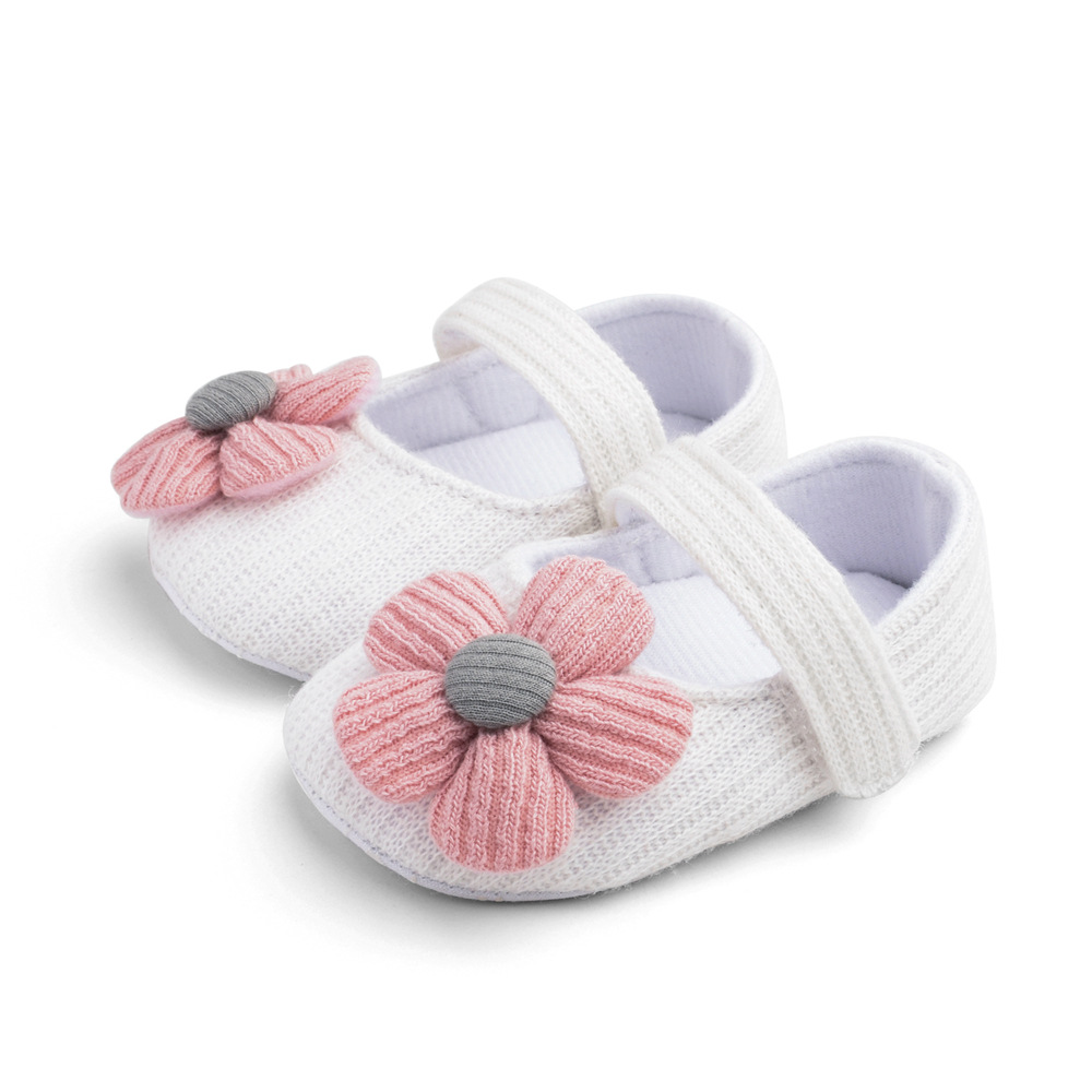 Newborn baby lovely flower baby shoes knitted first Walker spring and autumn soft bottom anti slip baby girl shoes