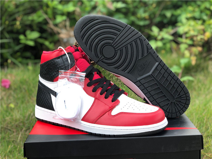 Air Jordan 1 Retro High Satin Snake Chicago (W)